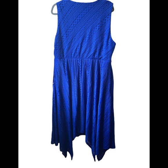 TORRID ELECTRIC BLUE GEO LACE HANDKERCHIEF MIDI DRESS size 2 - Picture 7 of 13